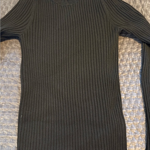 Banana Republic Mock Turtleneck - Picture 3 of 4